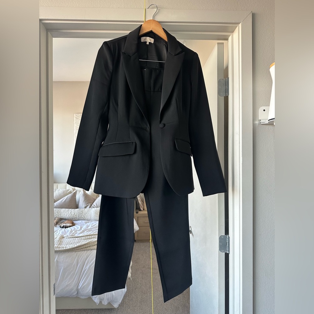MESHKI Black Fitted Suit Set (Blazer + Trousers)